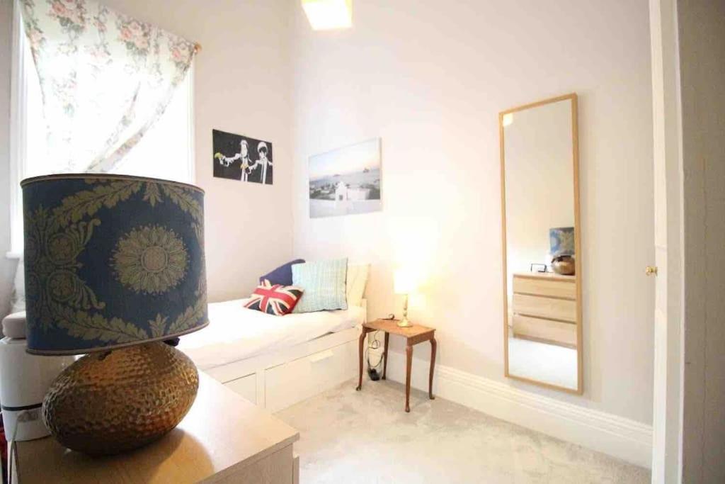 Wonderful Apartment In Earl'S Court London Eksteriør billede