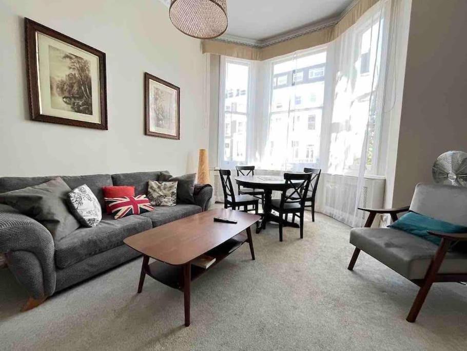 Wonderful Apartment In Earl'S Court London Eksteriør billede